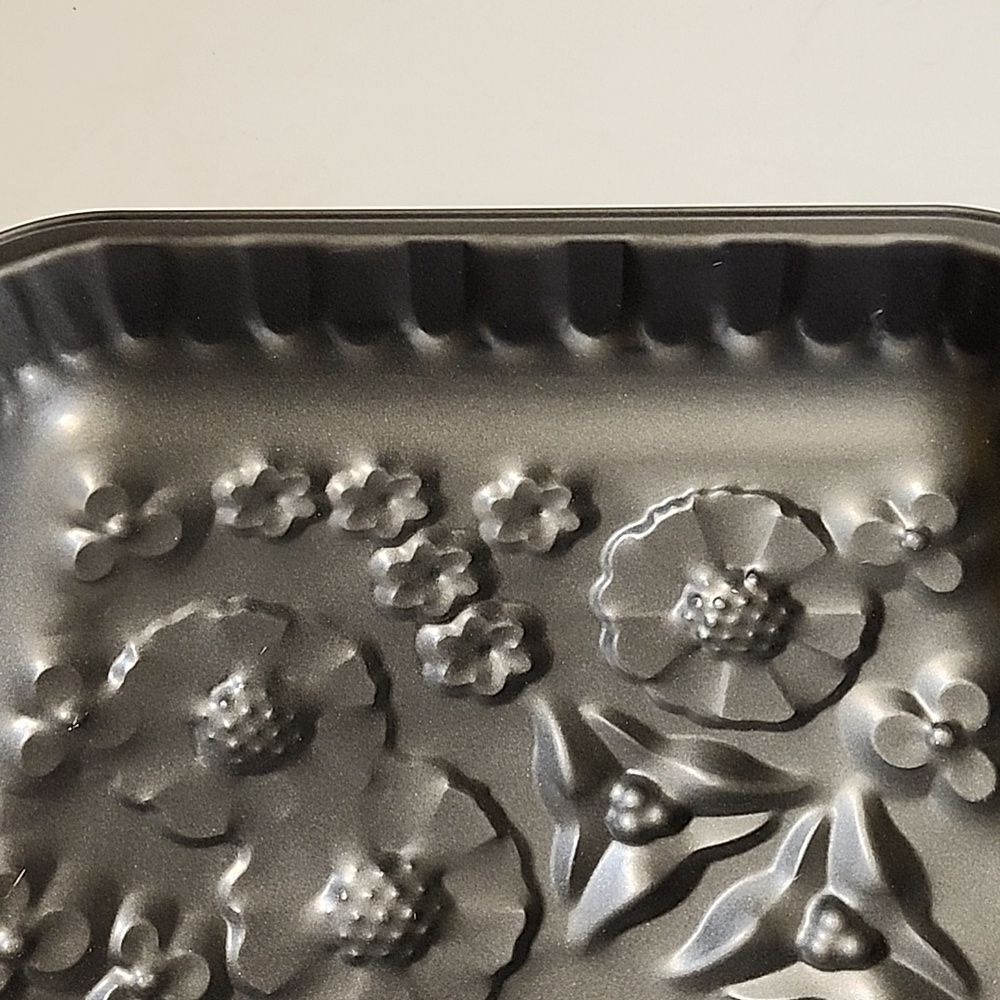 Wilton Floral Cake Pan - Picture 8 of 8